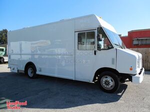 Low Mileage 2014 Ford Utilimaster F550 18' SUPER Clean Catering Truck