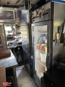 Gorgeous Professional 26' Chevy Workhorse Mobile Restaurant Bistro Food Truck