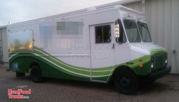 28' Chevrolet P30 Step Van Kitchen Food Truck / Used Kitchen on Wheels
