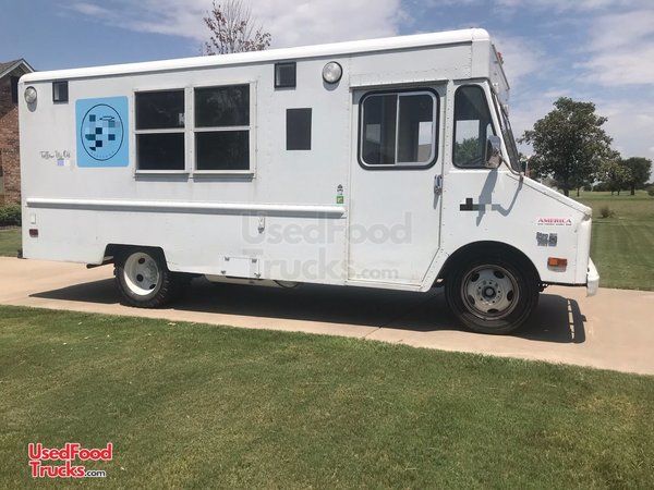 20' Chevrolet P30 Step Van Bakery Food Truck / Mobile Food Unit Shape