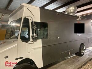Like New - 2006 24' Workhorse All-Purpose Food Truck | Mobile Food Unit