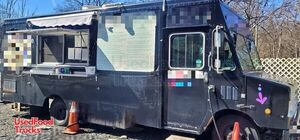 2002 26'  Workhorse P42 Kitchen Food Truck with Pro-Fire System