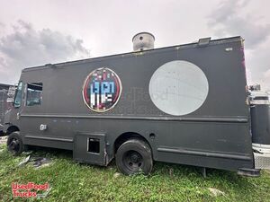 Well Equipped - Rebuilt Title 2001 Workhorse P42 All-Purpose Food Truck | Mobile Food Unit