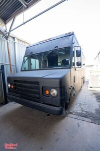 2003 Workhorse P42 All-Purpose Food Truck Mobile Food Unit w/ 2021 Kitchen