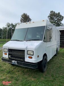 2000 Freightliner MT35 Step Van Kitchen Food Truck with Pro-Fire System