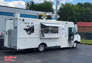 2005 28' Utilimaster Workhorse Diesel Food Truck with Pro-Fire Suppression