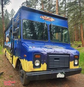 28' Chevrolet P30 Diesel Step Van Food Truck / Professional Loaded Mobile Kitchen Unit
