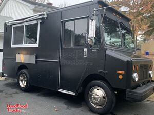 2002 - Workhorse P42 All-Purpose Food Truck with Fire Suppression System