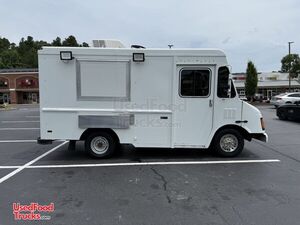 2002 Workhorse P42 Soft Serve Ice Cream Truck | Mobile Vending Unit