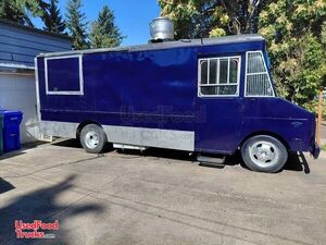 2000 - Mobile Kitchen Food Truck w/ 2023 Kitchen Buildout