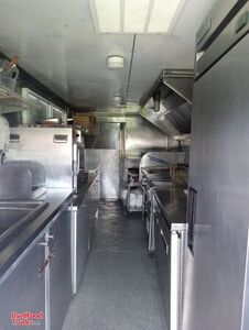 Well-Equipped GMC Step Van All-Purpose Food Truck/Used Mobile Food Unit