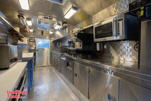 Turnkey All NSF CA Health Dept. Approved & Permitted 2000 30' Ford E450  Food Truck