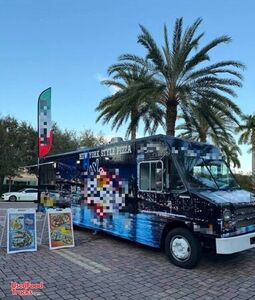 2008 - 31' Workhorse W62 Pizza Food Truck Mobile Food Unit