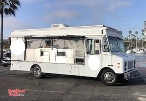 2002 25' Chevrolet Workhorse All-Purpose Food Truck with HCD Insignia