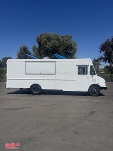 Well Equipped - 25' Chevrolet P30 Pizza Food Truck with CA Insignia