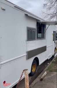 2003 Workhorse P42 All-Purpose Food Truck with Fire Suppression System
