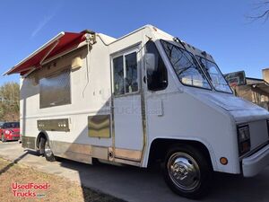 Well Equipped - 2000 Workhorse P30 All-Purpose Food Truck