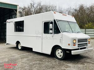 2004 Workhorse P42 Mobile Kitchen Food Truck w/ 2025 Kitchen Buildout + Fire System