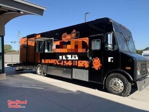 LOADED 25' International All Purpose Mobile Kitchen Food Truck with Bathroom