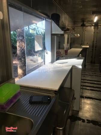 2004 Freightliner Step Van Kitchen Food Truck/Mobile Kitchen with Restroom