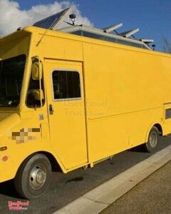 Customizable - 16' GMC Taco Food Truck | Mobile Food Unit