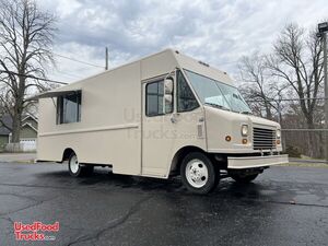 2005 25' Workhorse P42 Food Truck with Newly Built Kitchen + Fire Suppression