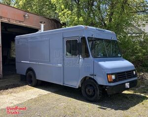 2001 Workhorse P42 Wood Fired Pizza Food Truck Mobile Food Unit