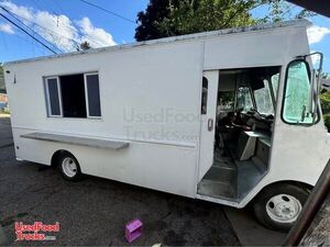 Versatile - 2000 Chevrolet P30 Empty Food Truck | DIY Truck
