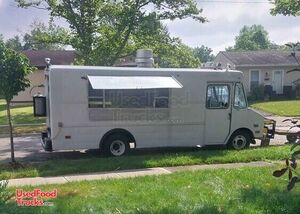 Low Mileage - Chevrolet P30 Food Truck | Mobile Food Unit