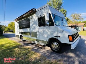 2002 Workhorse P42 All-Purpose Food Truck with NSF Equipment