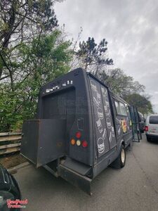 2005 Ford E450 Super Duty All-Purpose Food Truck DIY Mobile Unit