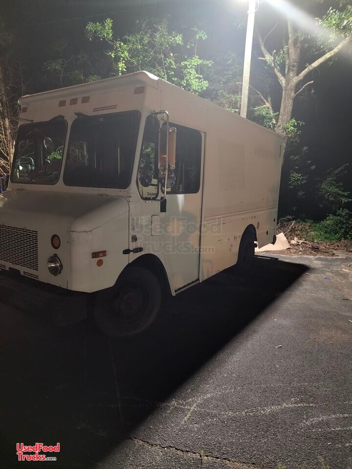Preowned 2003 Grumman Workhouse P42 All-Purpose Food Truck.