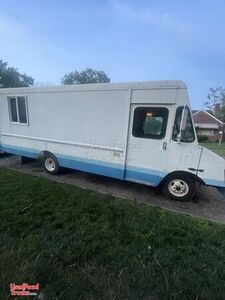 Ready to Customize - 2001 24' Workhorse P42 Empty Truck | DIY Food Truck