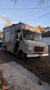 LOW MILES. 16' Chevrolet P30 Mobile Kitchen Food Truck w/ Pro Fire System