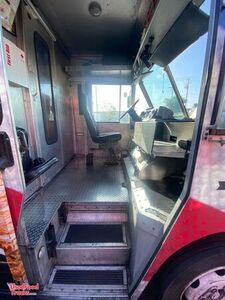 LOW MILES 2002 26' Freightliner MT45 Diesel ALL NSF Food Truck w. Pro-Fire Suppression