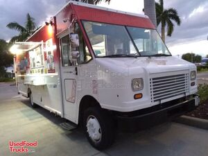 2011 32' Workhorse W62 Food Truck with Pro-Fire Suppression