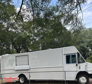Like New - 2006 26' Freightliner MT55 Chassis All-Purpose Food Truck