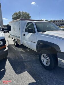 2005 Chevrolet 2500 Canteen Lunch Serving Food Truck with Hot and Cold Compartments