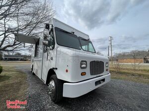LOW MILES. 2014 28' Freightliner MT45G Ice Cream Truck Mobile Vending Unit