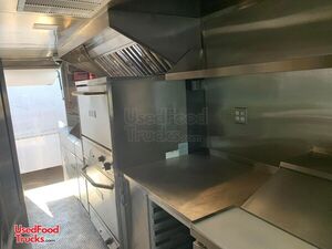 2000 Ford Step Van Kitchen Food Truck with Commercial Equipment