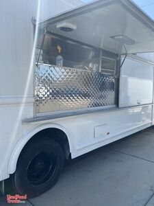 Versatile - 2001 22' Freightliner MT55 All-Purpose Food Truck