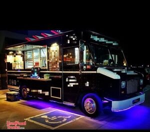2016 26' Freightliner MT45 Pizza Food Truck with 2020 Kitchen Build-Out