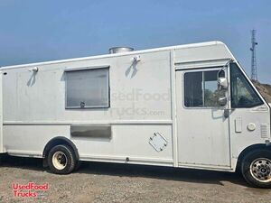 2001 16' Ford Econoline All-Purpose Food Truck with Fire Suppression System