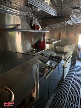 2003 Workhorse 26' Step Van Pizza Food Truck with New Interior