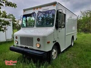 TURNKEY - 2003 Workhorse P42 Diesel Beverage Truck Mobile Drink Unit