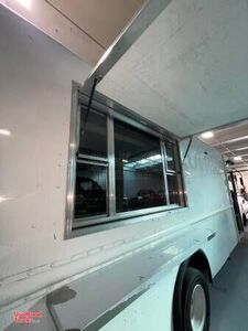 LOADED NICE 2011 Ford 450 Food Truck w/ NEW 2022 Kitchen Buildout & Pro-Fire Suppression